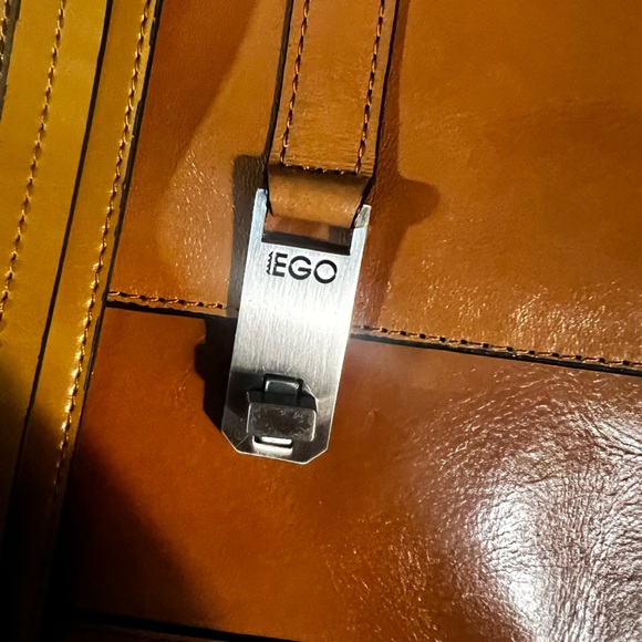 EGO Vintage genuine  Leather Tan Shoulder Bag with Silver Hardware - Picture 10 of 13